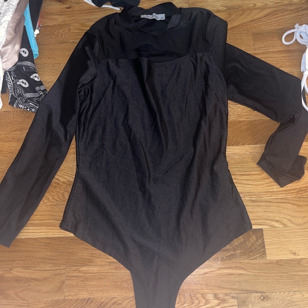 Beautiful bodysuit worn once from graffiti boutique! Size Medium!